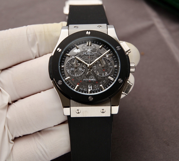 ウブロコピー時計背面デザイン